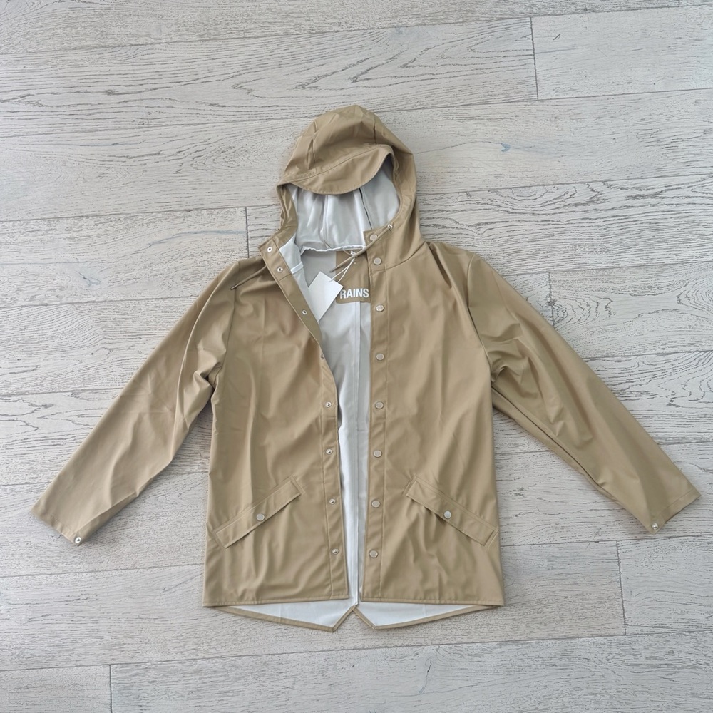 Rains Unisex Rain Jacket in color Sand, Size Medium, NWT